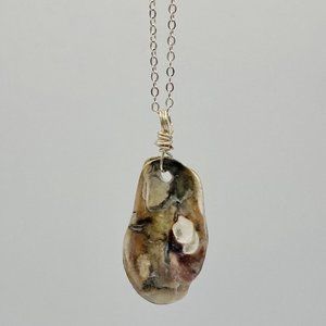 Shell Pendant on 18" Silver Chain Necklace; S18-43